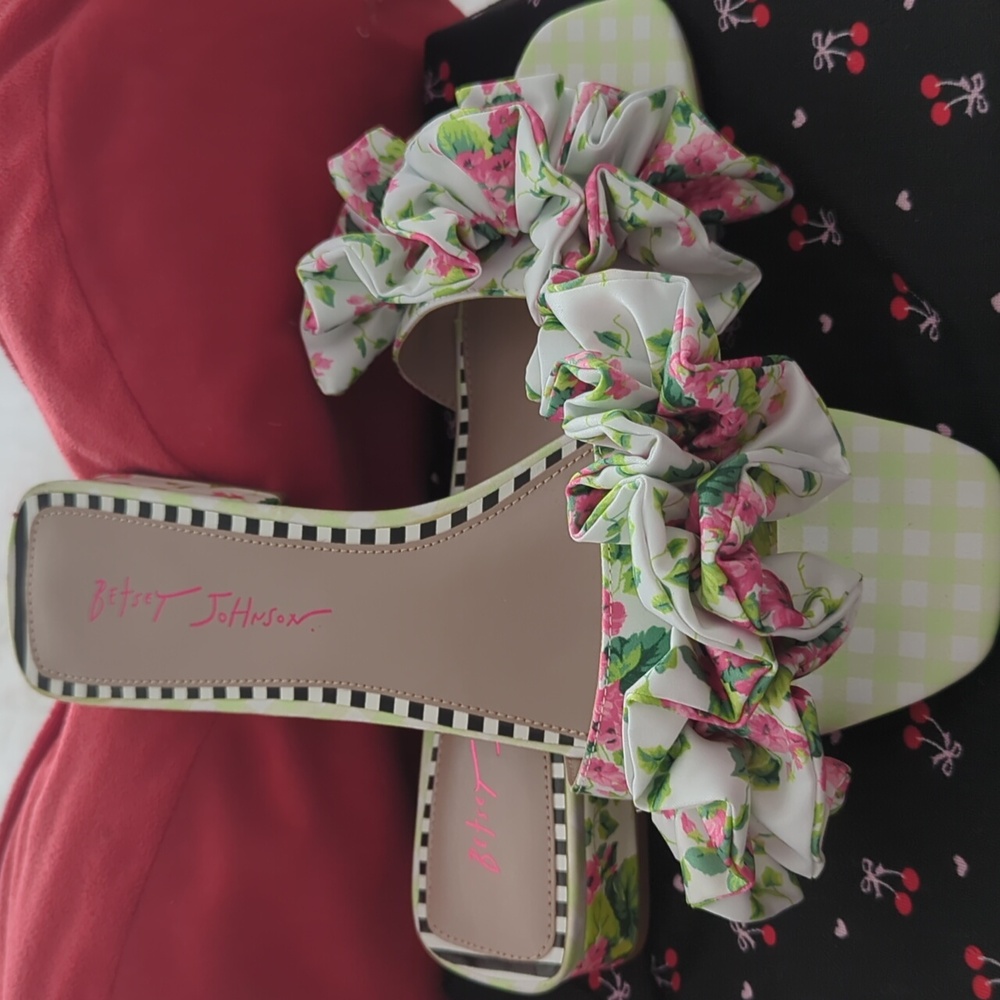 Betsey Johnson Pink Floral Slides/Slippers Size 10 - Picture 4 of 12
